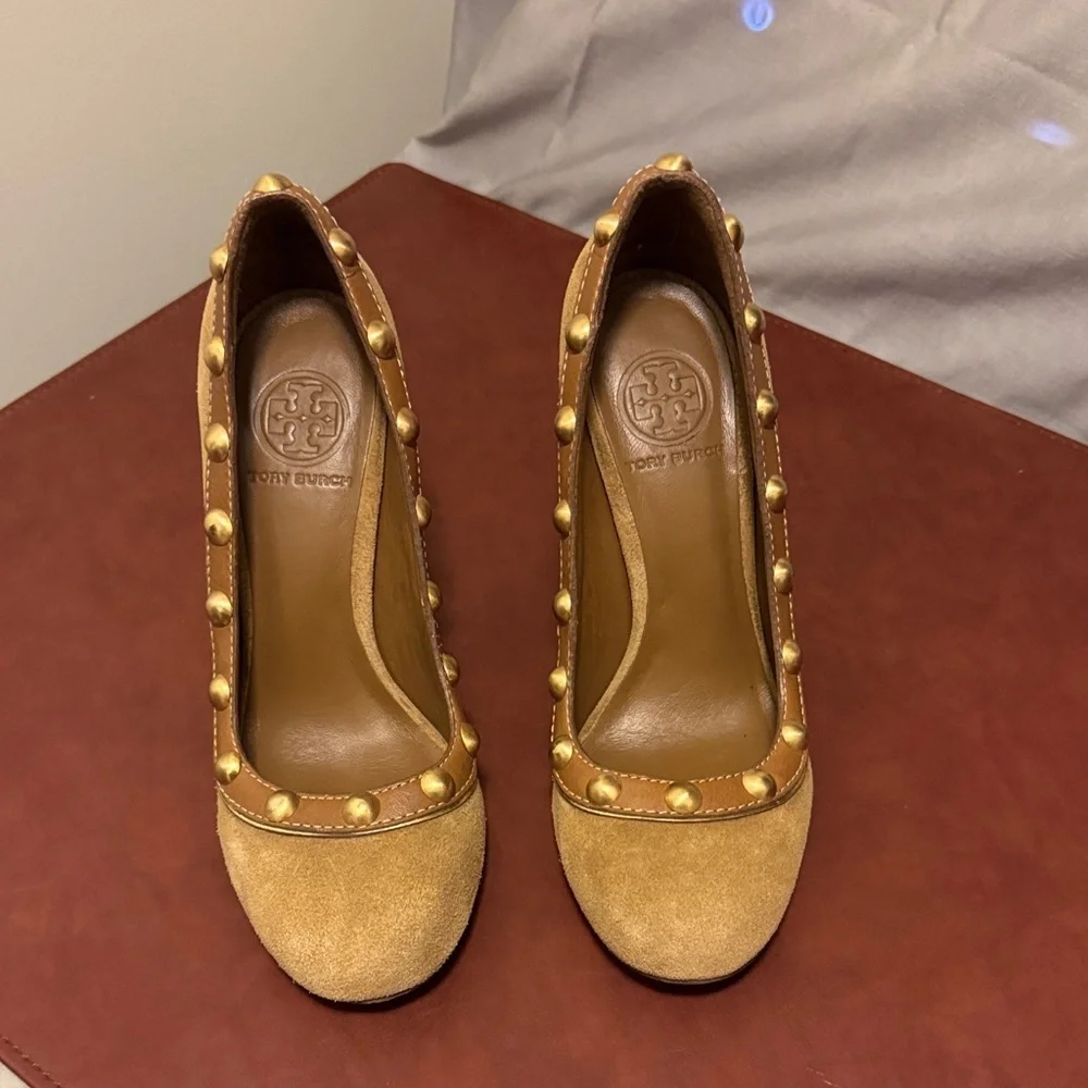 Tory Burch Tan Heels with Gold Studs, Sz 8